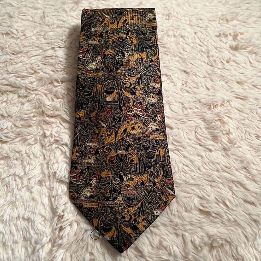 Brioni 100%silk, handmade in Italy.